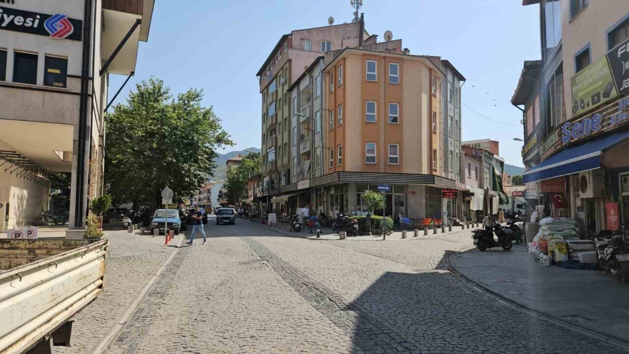 Balıkesir’in Sındırgı ilçesinde 4.3 büyüklüğünde deprem meydana geldi. Balıkesir’de 6.1