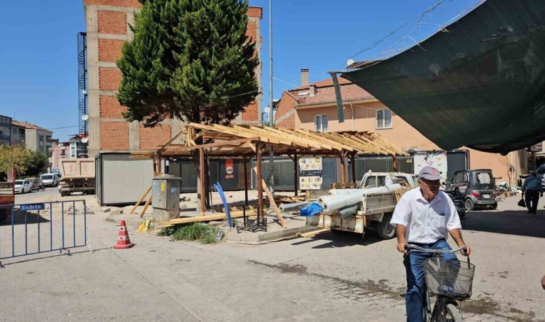 Balıkesir’in Sındırgı ilçesinde depremde iş yerleri hasar gören ve yıkılan