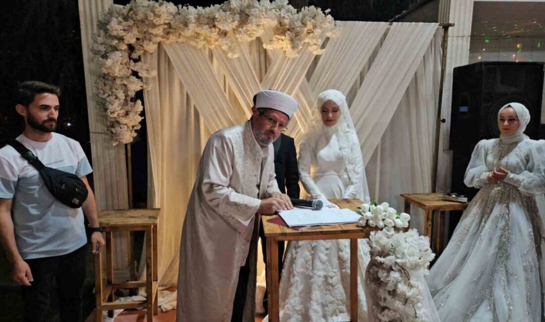 Balıkesir’de bir çiftin nikahlarını ilçe müftüsü kıydı. Çiftin ortak kararıyla
