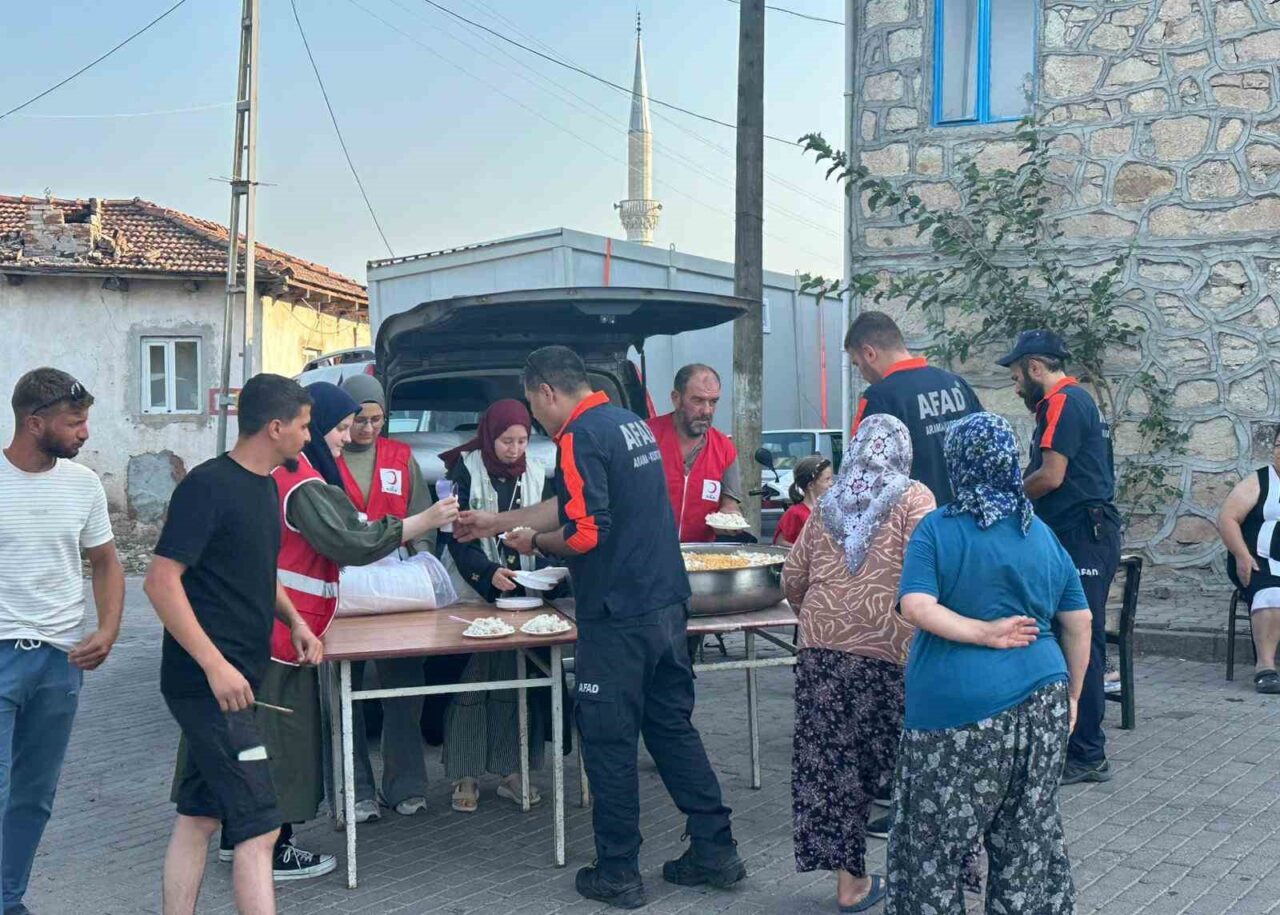 Balıkesir’in Sındırgı ilçesinde meydana gelen 6.1 büyüklüğündeki depremin ardından Türk