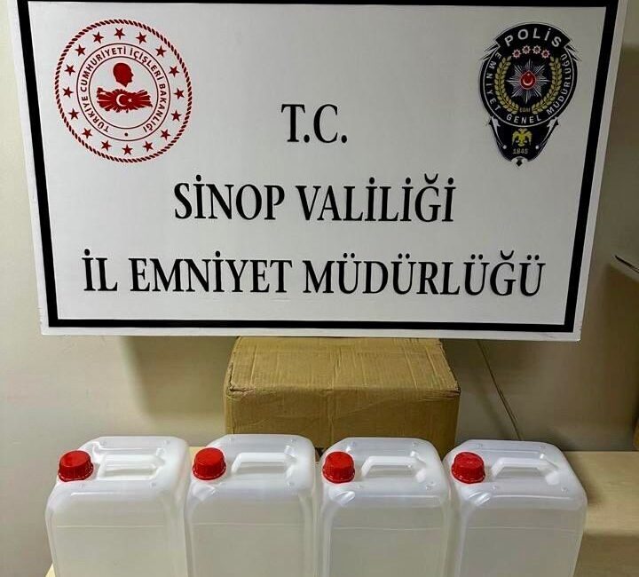 Sinop’ta polis ekiplerince düzenlenen kaçakçılık operasyonlarında, 20 litre etil alkol,