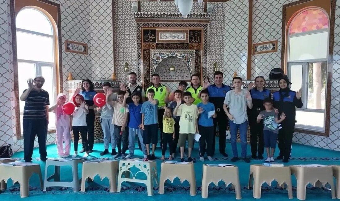 Sinop’ta polis ekipleri, il merkezinde bulunan Kur’an kurslarında eğitim alan