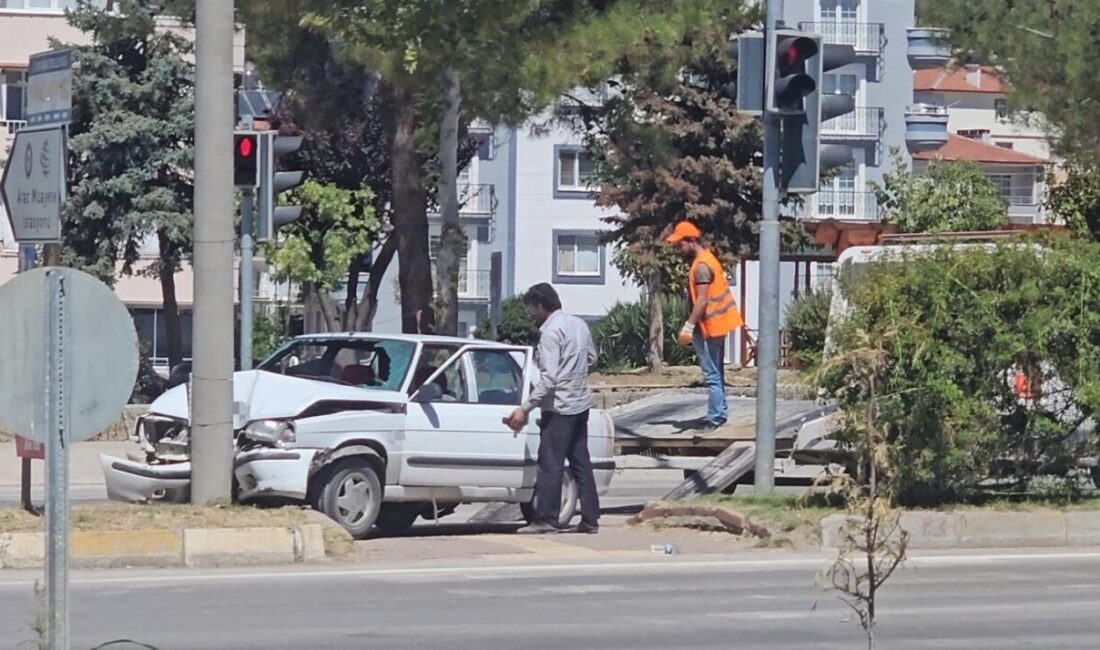 Sinop’un Boyabat ilçesinde otomobilin aydınlatma direğine çarptığı kazada bir kişi