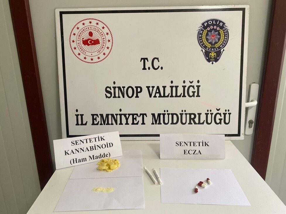 Sinop’un Boyabat ilçesinde düzenlenen uyuşturucu operasyonunda bonzai hammaddesi, sentetik ecza