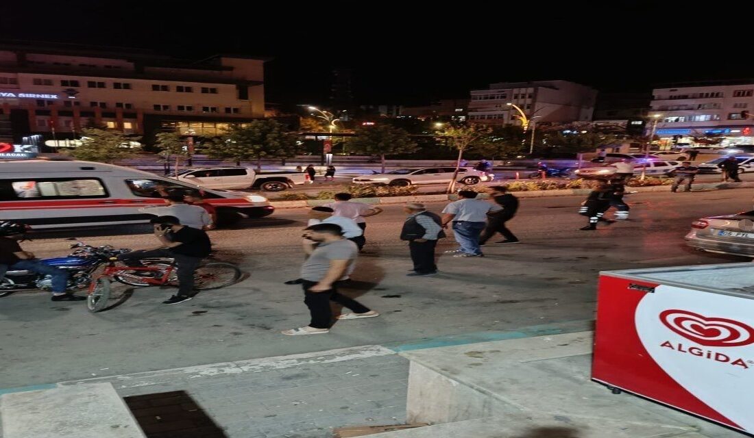 Şırnak’ın merkez ilçesinde motosikletin önünde duran araca çarptığı kazada 1