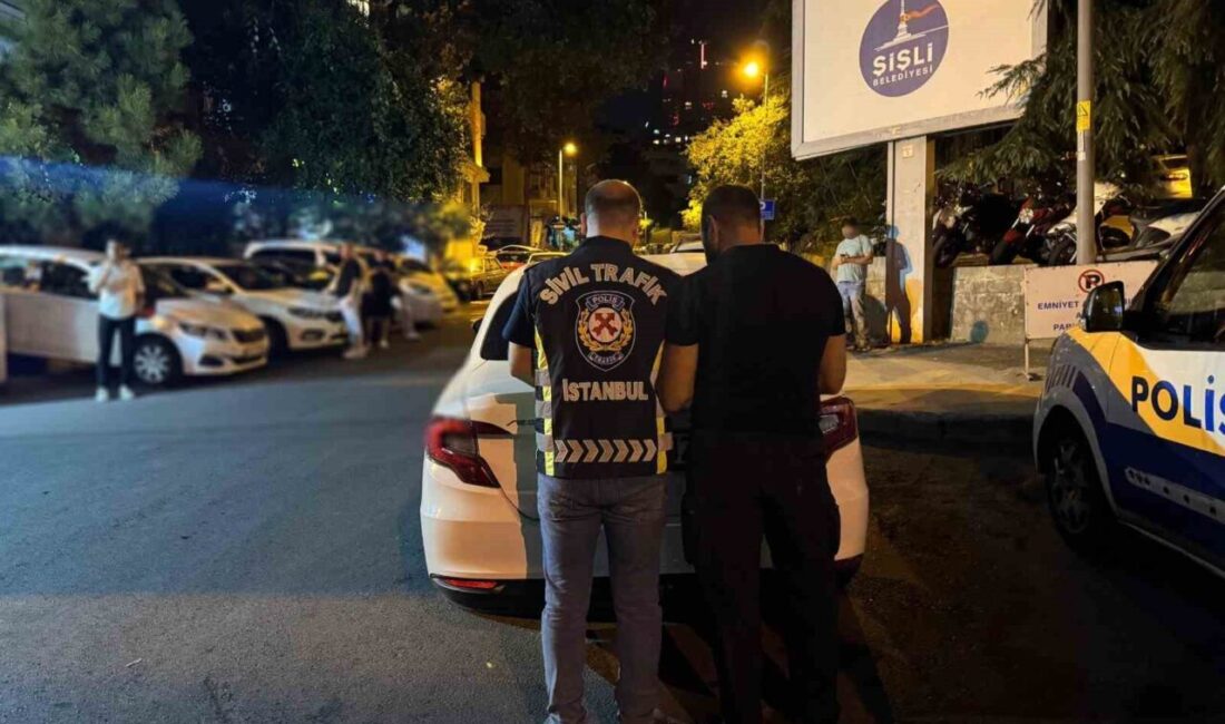 Şişli’de asker uğurlama konvoyunda araçlardan inerek yolu kapatan ve trafiği
