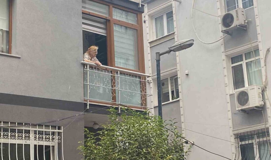 Şişli’de bir kozmetik dükkanında çıkan yangın, ekiplerin müdahalesiyle kısa sürede