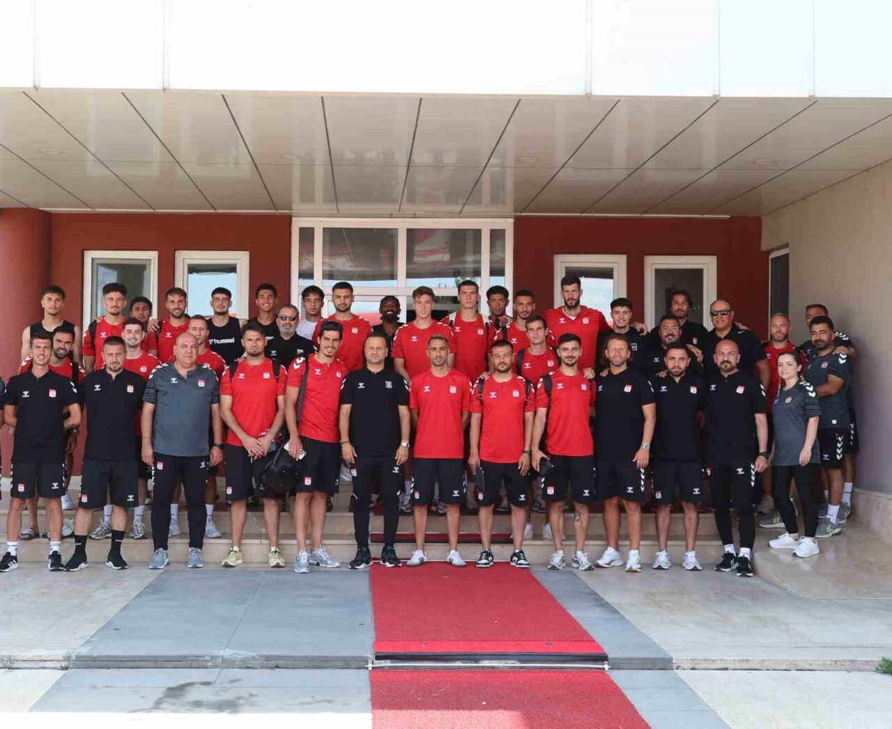 Trendyol 1. Lig’de Erzurumspor FK ile karşılaşacak Sivasspor kafilesi Erzurum’a
