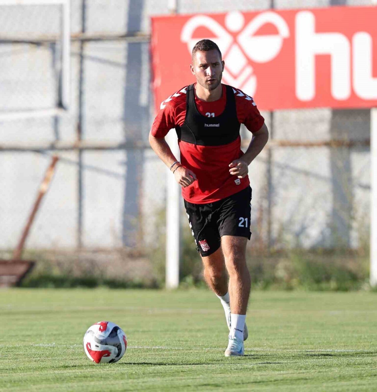 Trendyol 1. Lig ekiplerinden Özbelsan Sivasspor’da Sırp sol kanat oyuncusu