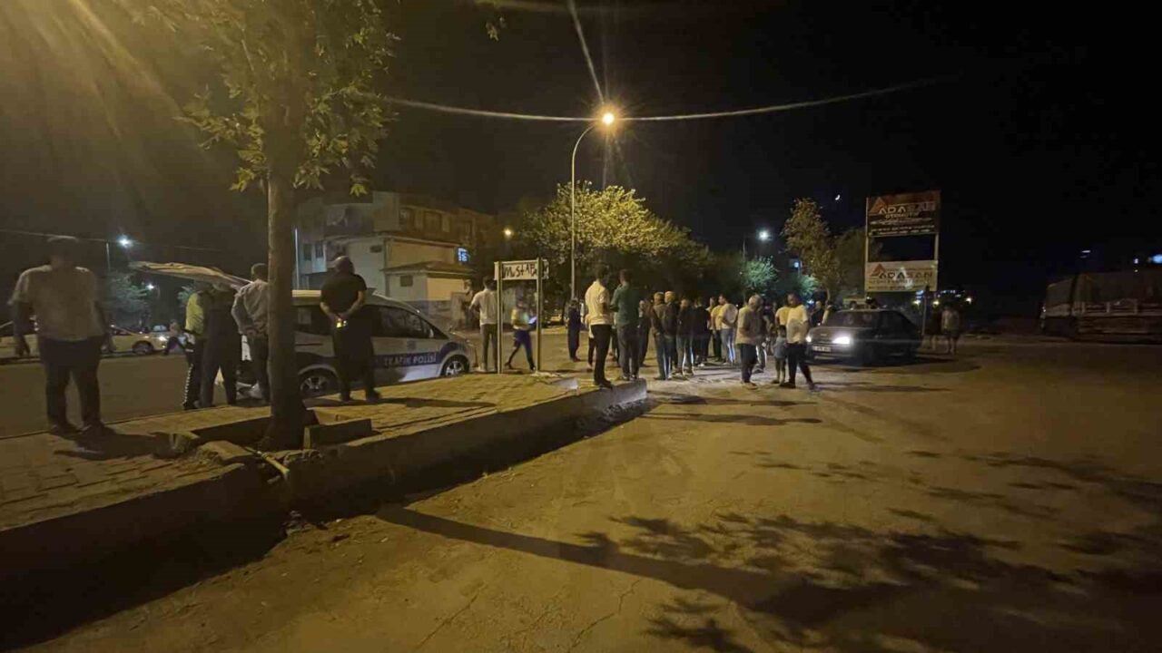 Şanlıurfa’nın Siverek ilçesinde otomobil ile motosikletin çarpışması sonucu 3 kişi