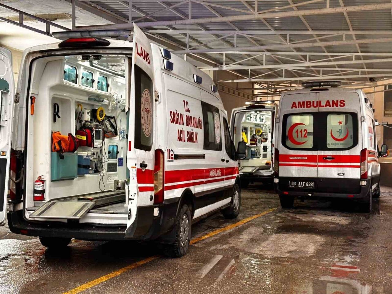 Şanlıurfa’nın Siverek ilçesinde takla atan otomobildeki 2 kişi hayatını kaybetti,