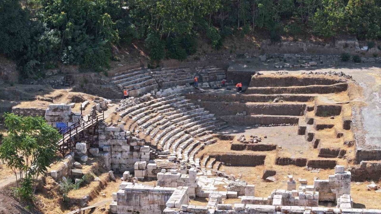 İzmir’de Prof. Dr. Akın Ersoy’un başkanlığındaki ekip, 20 bin kişilik