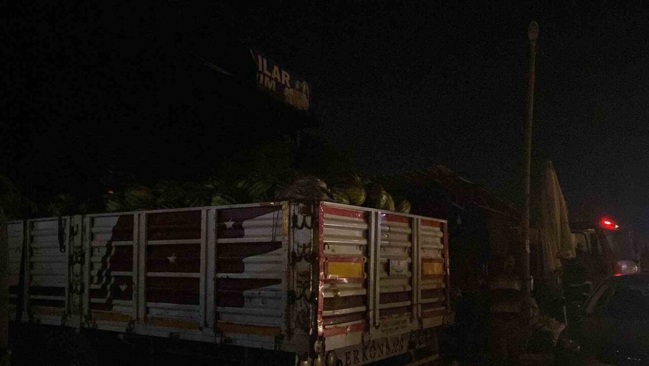 Hatay’da ilk belirlemelere göre şofbenden çıkan yangında alevler iş yerini