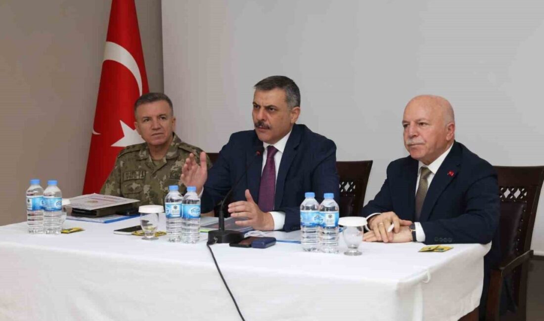 Erzurum’da “Sokak Hayvanlarına Yönelik Tedbirler” toplantısı gerçekleştirildi. Erzurum Valisi Mustafa