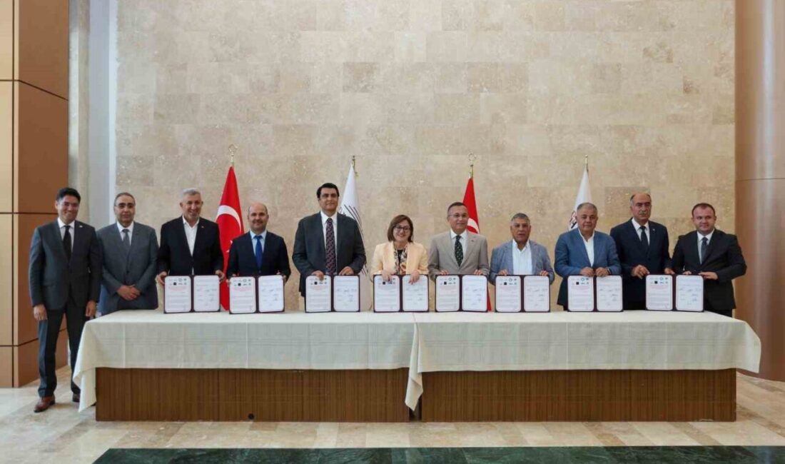 Gaziantep Büyükşehir Belediyesi, imzaladığı protokolle kent genelindeki sokak hayvanlarının toplanmasından