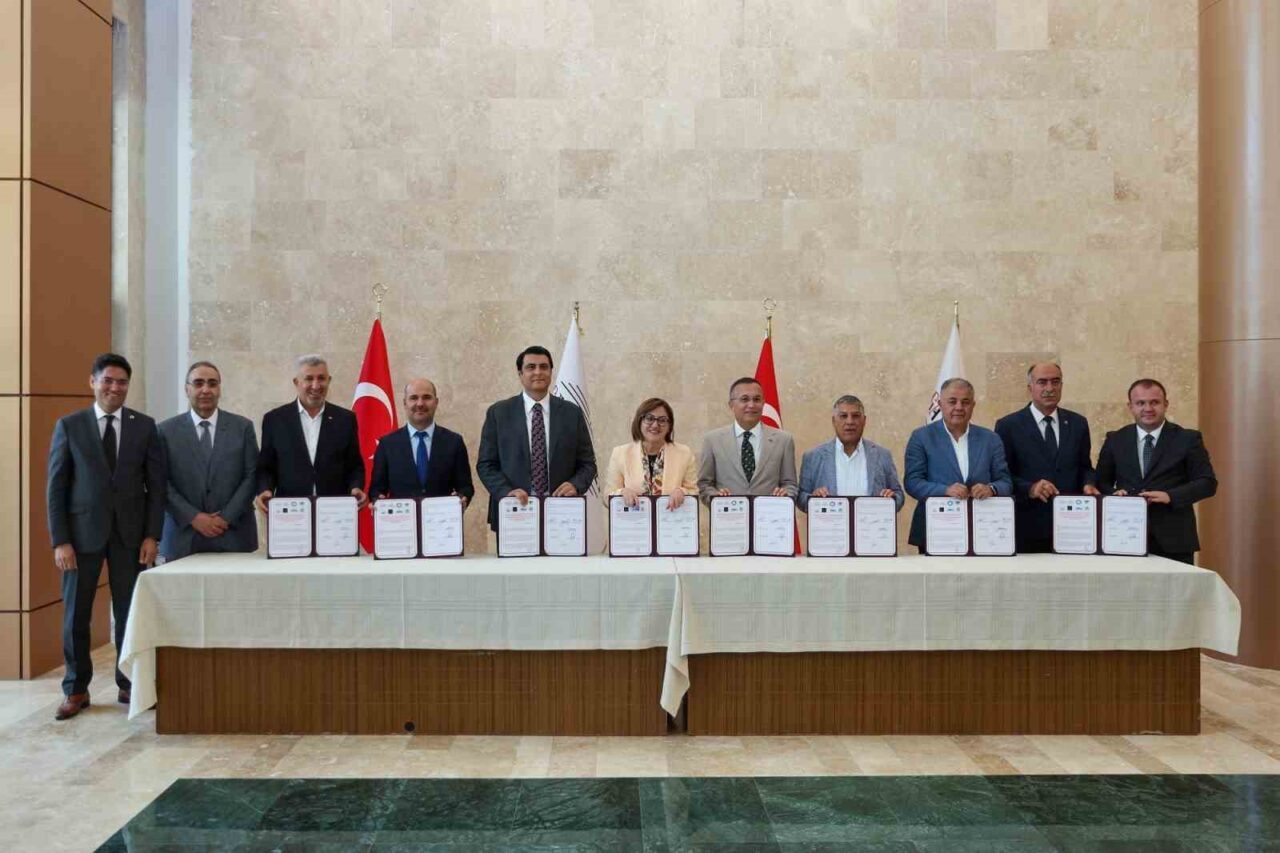Gaziantep Büyükşehir Belediyesi, imzaladığı protokolle kent genelindeki sokak hayvanlarının toplanmasından