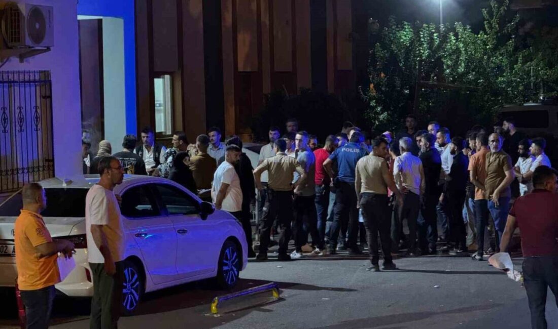 Adıyaman’ın Kahta ilçesinde sokak ortasında bir grup şahsın saldırısına uğrayan