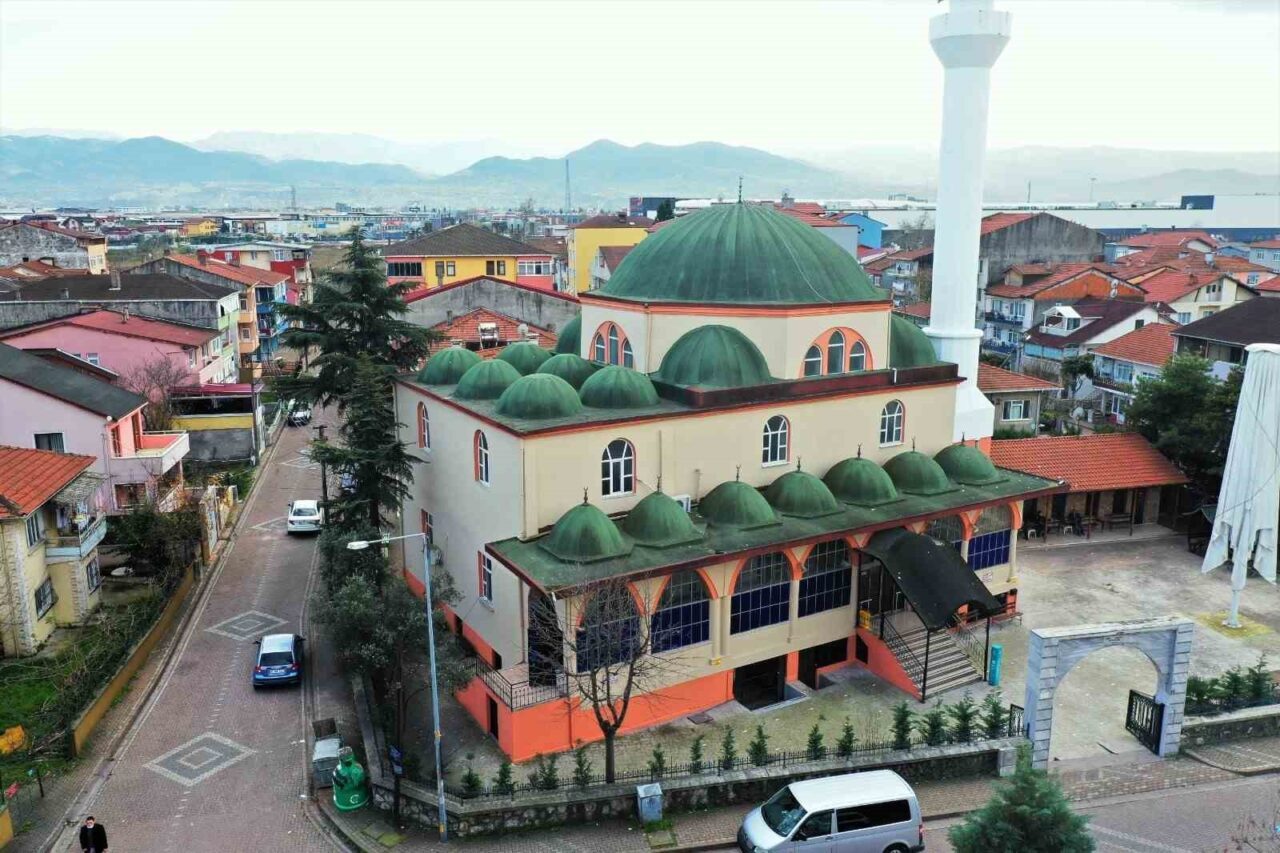 Kocaeli’de vatandaşların ibadetlerini daha temiz ve huzurlu ortamlarda gerçekleştirebilmeleri amacıyla