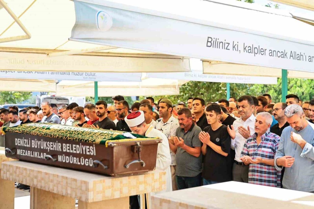 Denizli’de su ölçümü yapmak için kazı yapılan yere inen ve