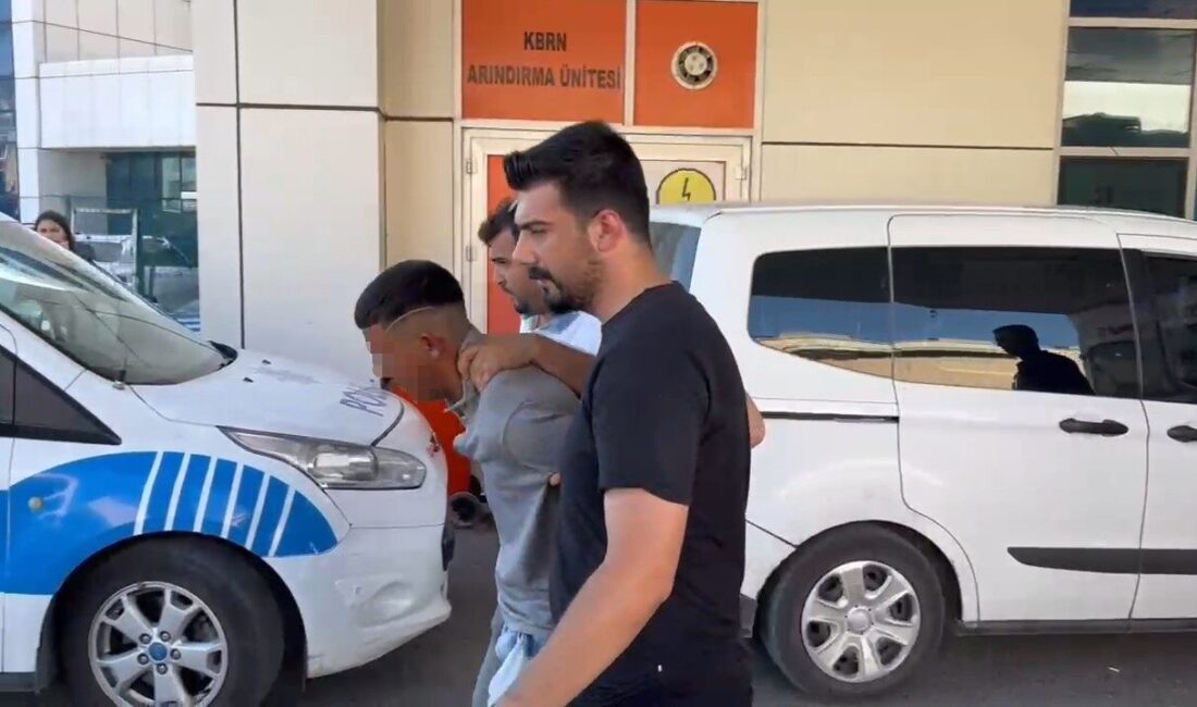 Tekirdağ’ın Çerkezköy ilçesinde bir büfeye giren silahlı soyguncu, kasiyeri tehdit