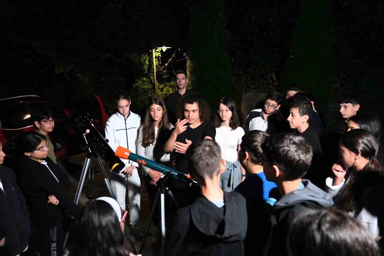 SUBÜ Astronomi Topluluğu üyesi öğrenciler, Gençlik Kampı’nda 20 depremzede genç