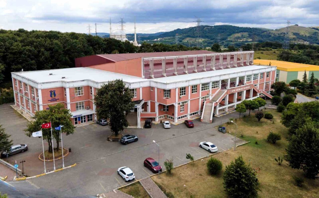 SUBÜ akademisyenleri tarafından hazırlanan ve Türkiye Tenis Federasyonu koordinatörlüğünde yürütülecek