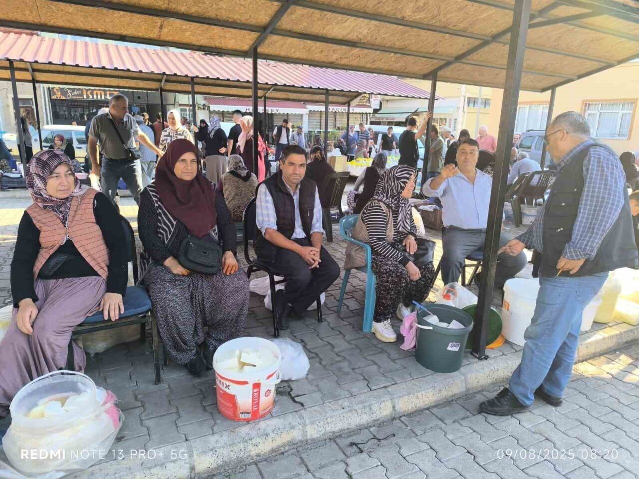 Afyonkarahisar’ın Şuhut ilçesinde doğal ve taze lezzetlerin satışa sunulduğu Yöresel