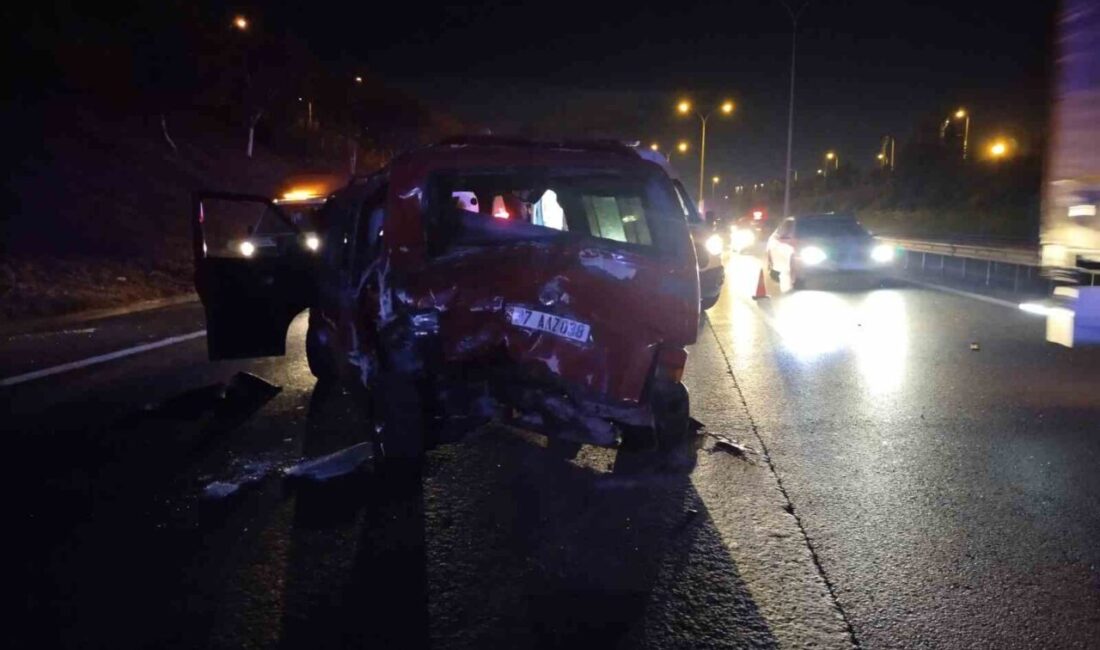 Sultanbeyli’de iki minibüsün karıştığı kazada 9 kişi yaralandı. Yaralılar olay