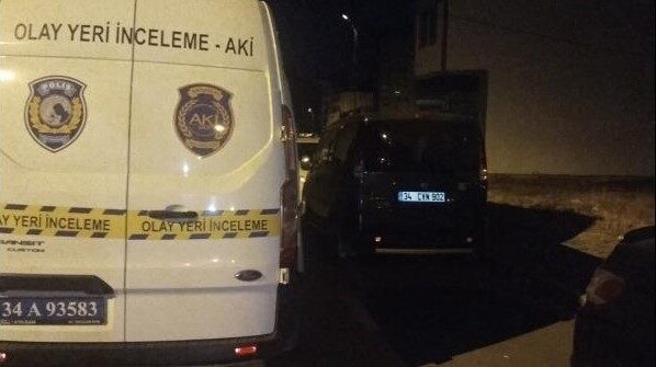 Sultanbeyli’de bir kişi bilinmeyen bir nedenle bir dükkana silahla ateş