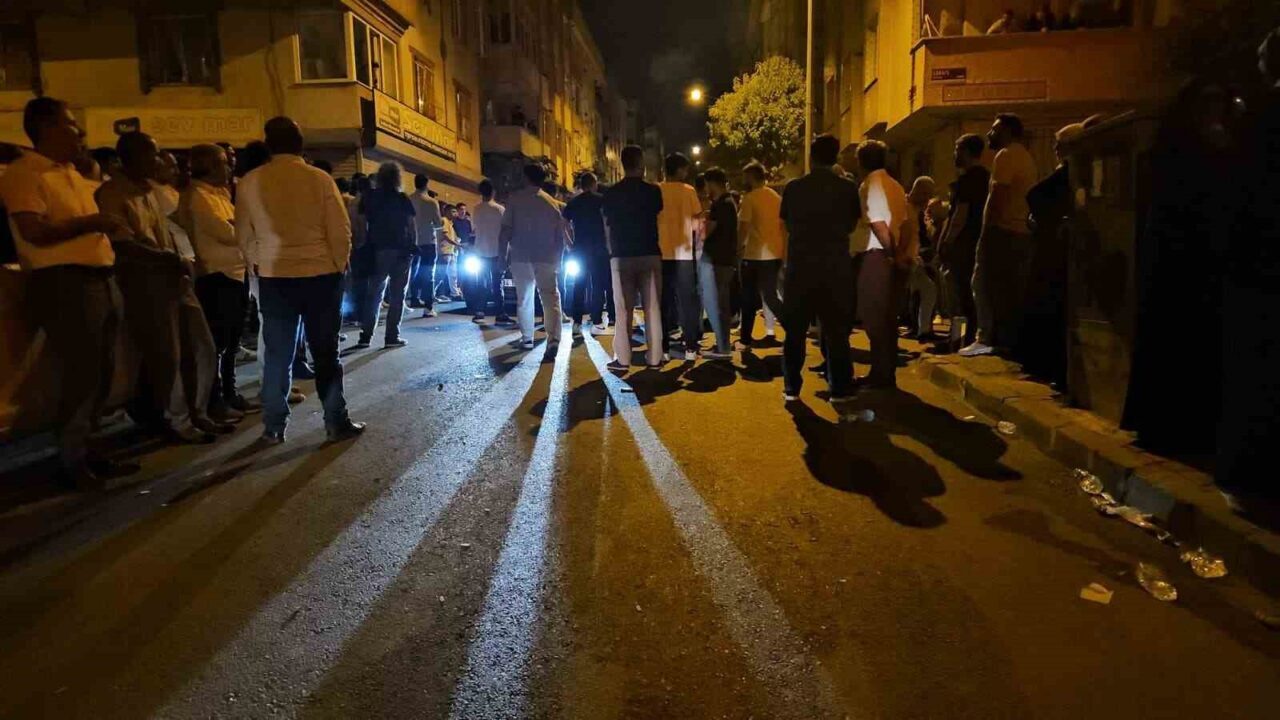 Sultangazi’de aile içerisinde başlayan tartışma gittikçe büyüyerek kanlı bitti. Çıkan