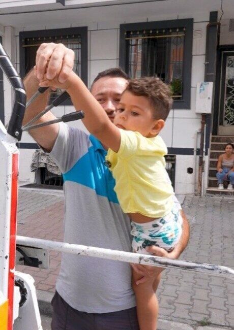 Sultangazi Belediye Başkanı Abdurrahman Dursun, çöp kamyonlarına olan ilgisi olan