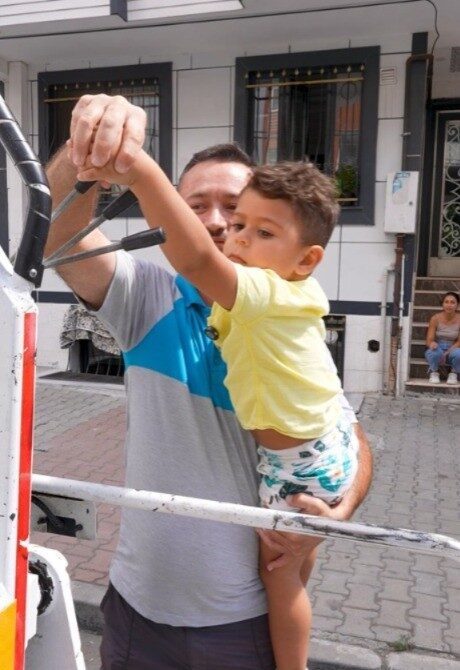 Sultangazi Belediye Başkanı Abdurrahman Dursun, çöp kamyonlarına olan ilgisi olan