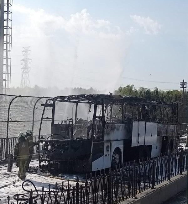 İstanbul Sultangazi’de seyir halinde olan servis otobüsü henüz belirlenemeyen bir