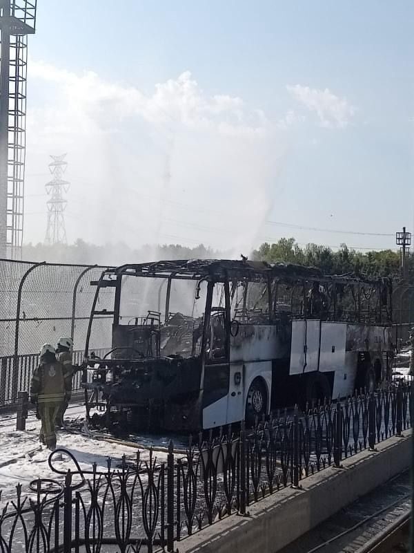 İstanbul Sultangazi’de seyir halinde olan servis otobüsü henüz belirlenemeyen bir