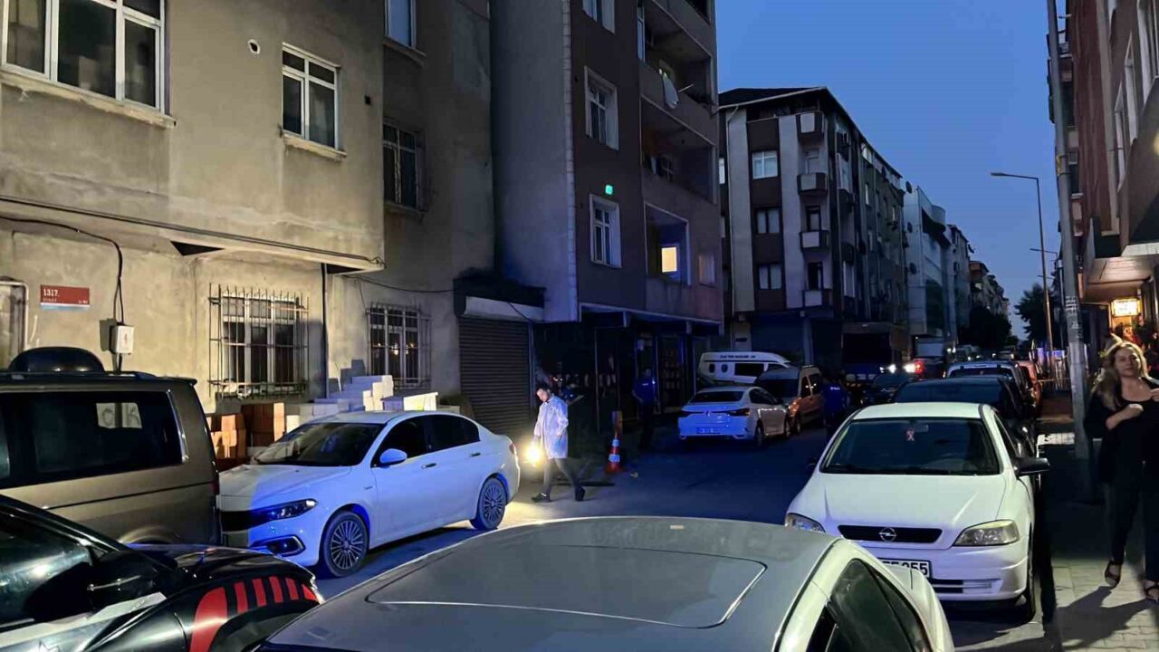 İstanbul Sultangazi’de motosikletli şahıslar tarafından silahlı saldırıya uğrayan pazar esnafı