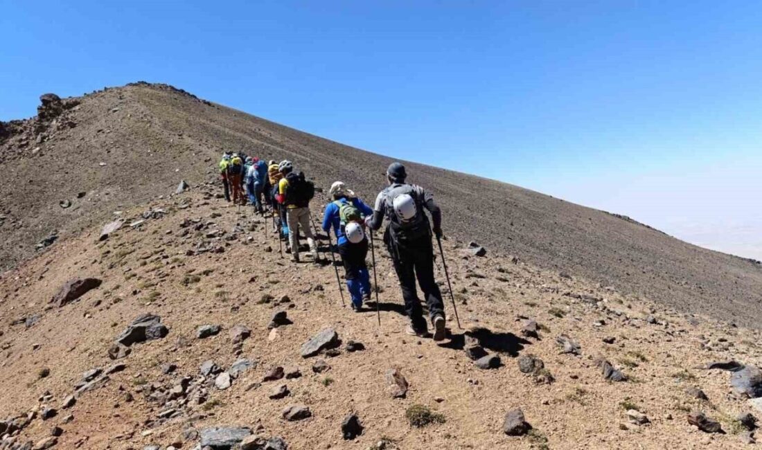 Malazgirt Zaferi’nin 954. yıl dönümü etkinlikleri kapsamında Türkiye’nin en yüksek