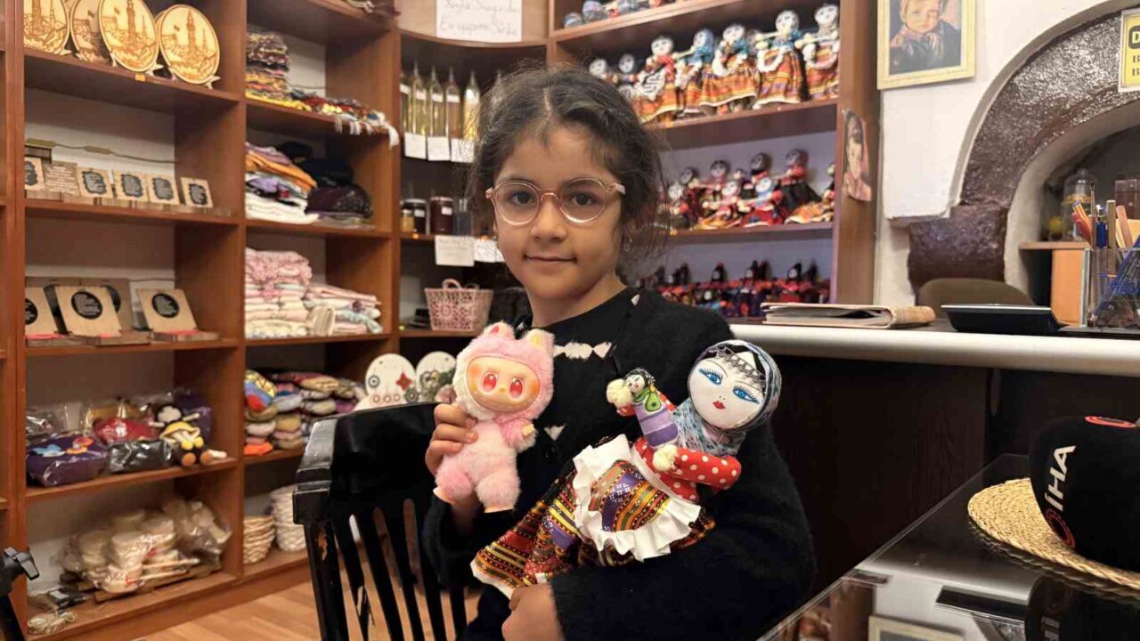 Uzmanlar sürpriz oyuncakların çocuklarda kumar alışkanlığı oluşturabileceğini belirtirken, ebebeynlere alternatif