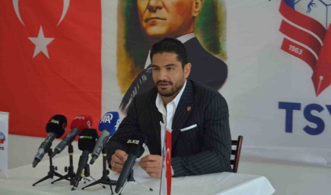 Türkiye Güreş Federasyonu Başkanı Taha Akgül, 12 ayrı ilde 12