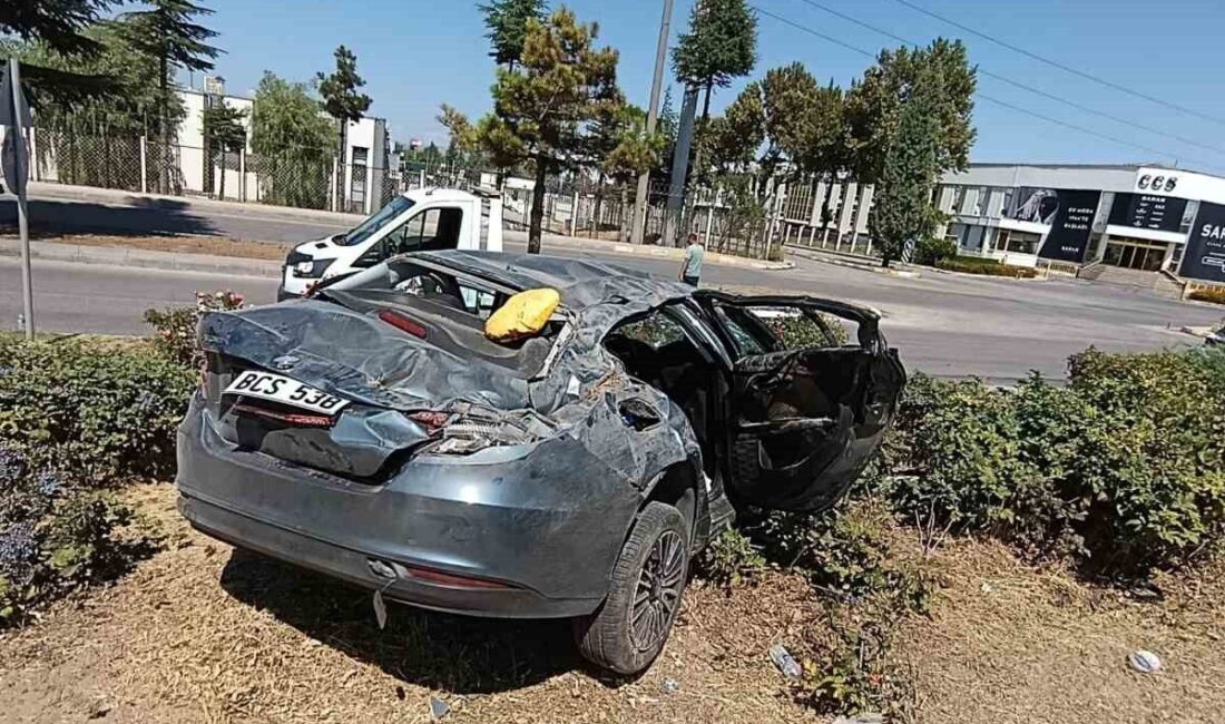 Eskişehir-Ankara karayolunda yaşanan kazada takla atan otomobilin içinde bulunan ve