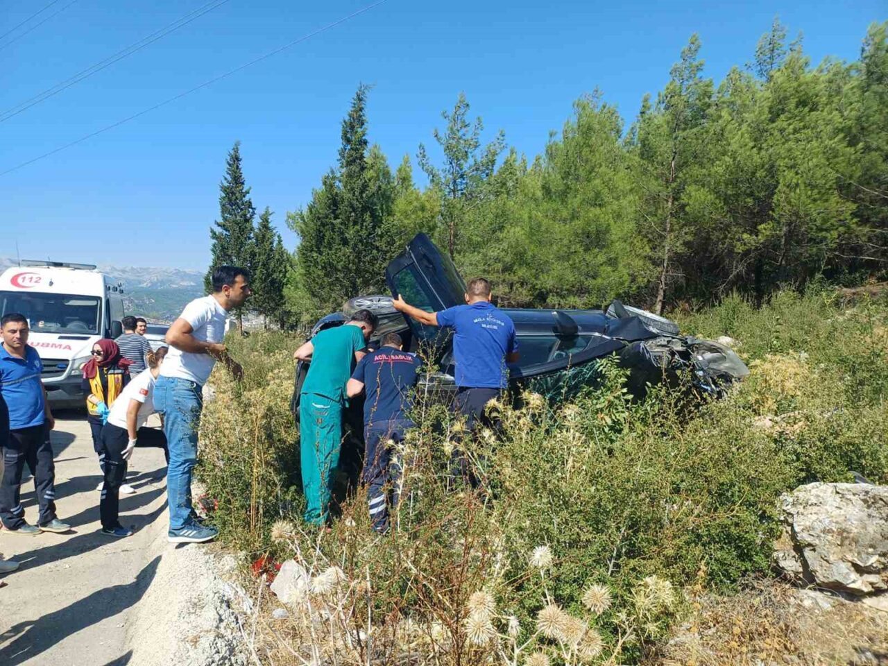 Muğla’nın Menteşe ilçesinde takla atan araçta büyük hasar oluşurken, bir