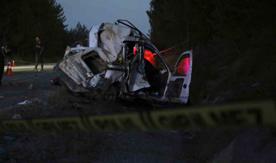 Kastamonu’nun Ağlı ilçesinde yoldan çıkarak takla atan hafif ticari araç,