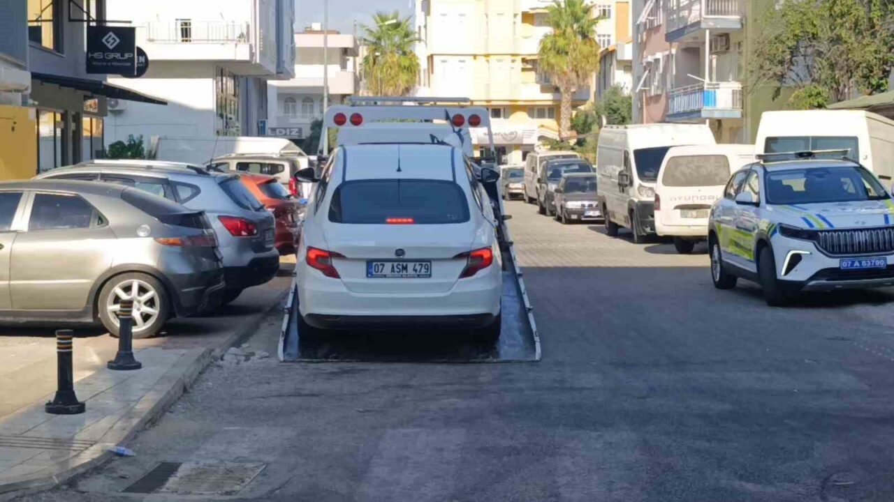 Antalya’nın Manavgat ilçesinde korsan taşımacılık yaparak turist taşıyan otomobil taksici