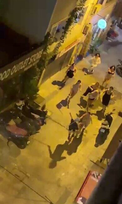 İstanbul Taksim’de 1 erkek şahıs, henüz belirlenemeyen bir nedenle 8