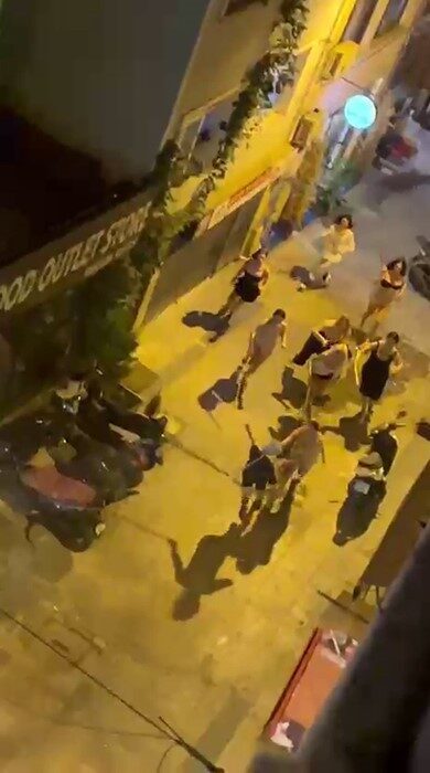 İstanbul Taksim’de 1 erkek şahıs, henüz belirlenemeyen bir nedenle 8