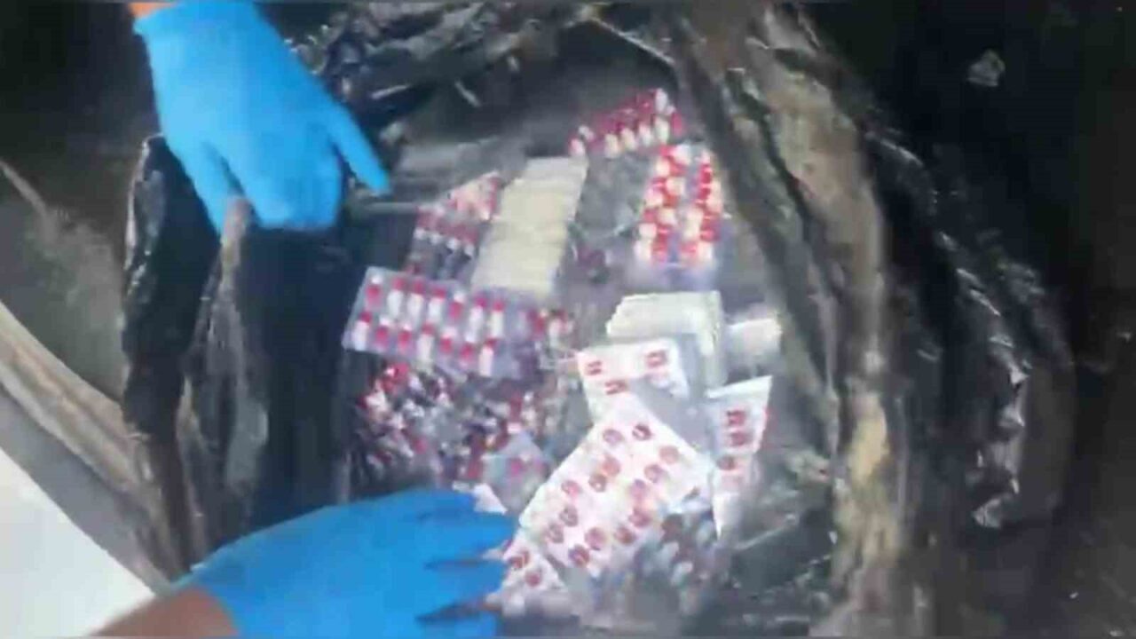 Adana’da polis ekipleri, taksi ile uyuşturucu sevkiyatı yapan 3 şüpheliyi