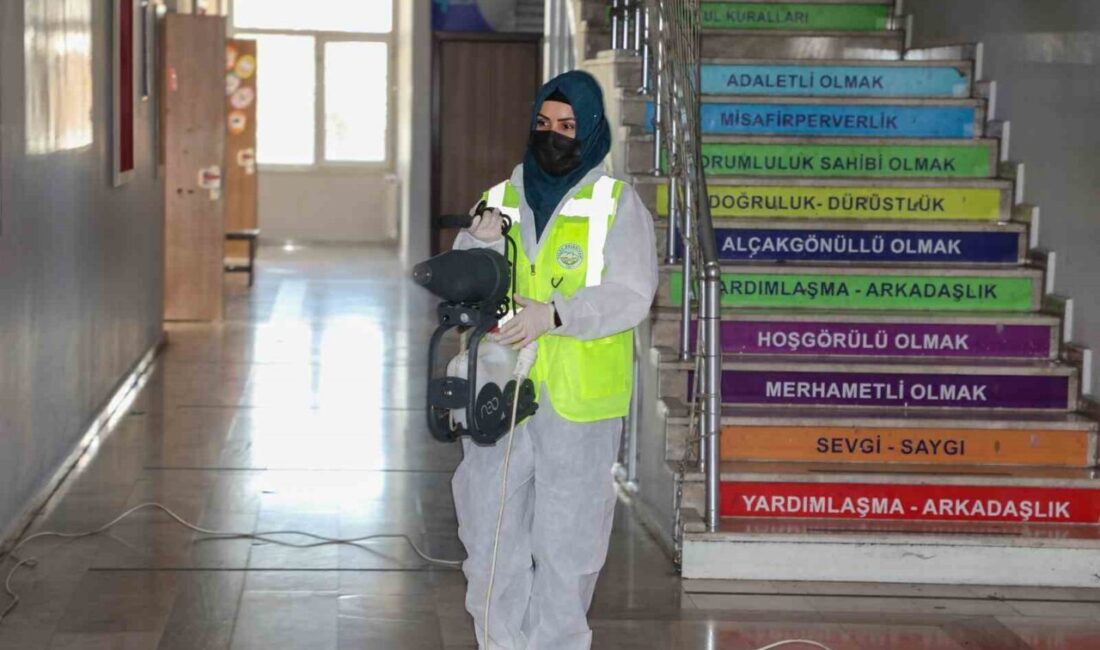 Talas Belediyesi; ilçe genelindeki okullarda ilaçlama ve dezenfeksiyon çalışması başlattı.