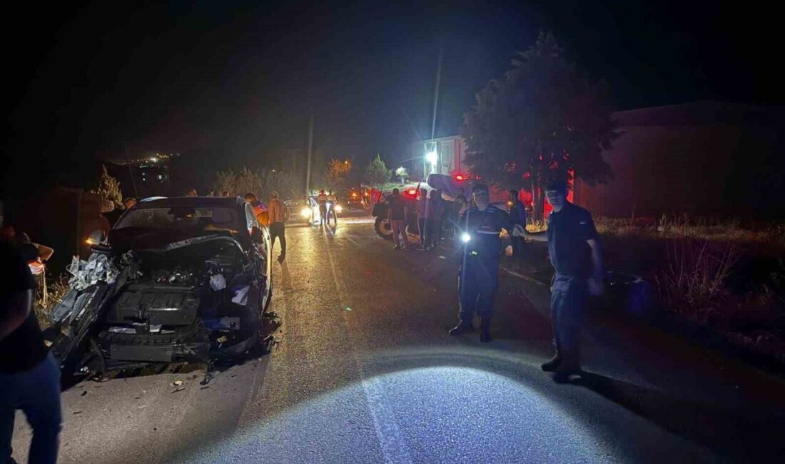 Burdur merkeze bağlı Büğdüz köyü yolunda tali yoldan çıkan traktör