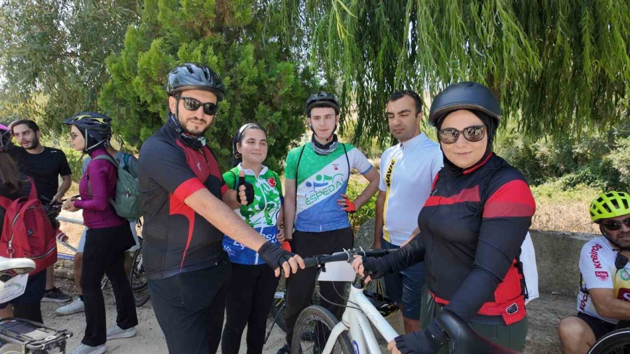 Görme engelli sporcular, tandem bisikletlerle Kocaeli’nin doğal ve kültürel güzelliklerini