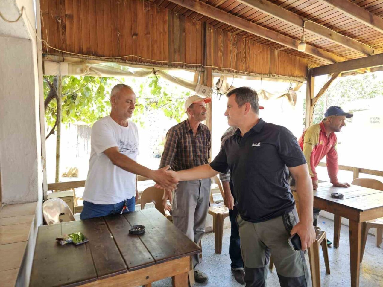 Çanakkale’nin Gelibolu ilçesinde çıkan yangın Orman Bölge Müdürlüğü ekiplerinin havadan