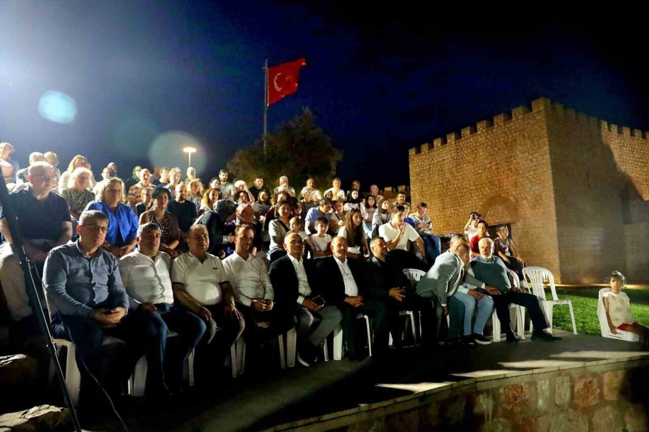 Hereke Kalesi’nin büyüleyici atmosferinde düzenlenen konser, seçkin eserlerle izleyicilere nostalji